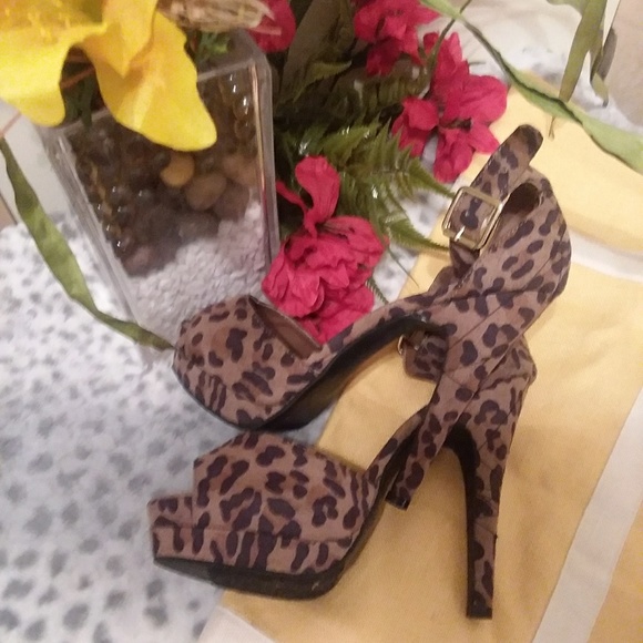 💟Retro JustFab "Paloma" Cheetah Platforms💟 - Picture 4 of 5